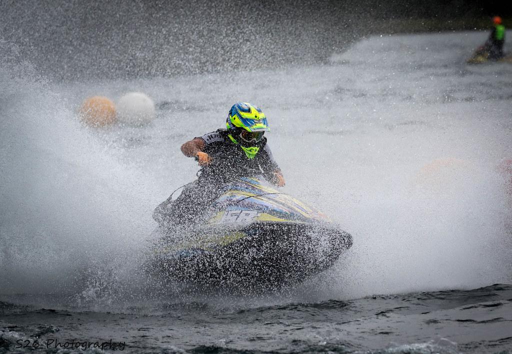 Unleash Your Adrenaline: The Ultimate Guide to Choosing and Riding Jet Skis with Intensity