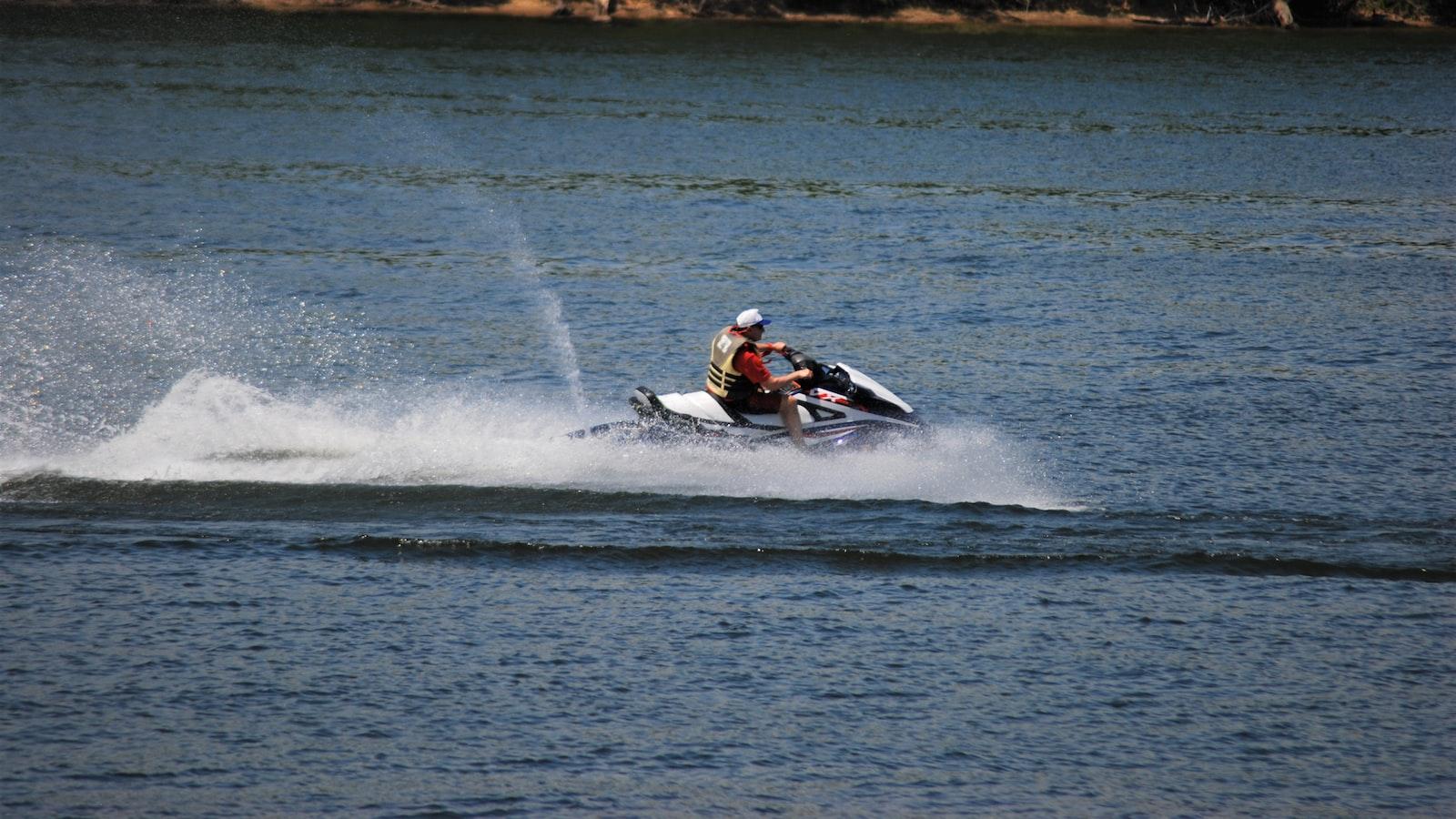 10 Must-Know Jet Ski Tips for an Adrenaline-Fueled Adventure