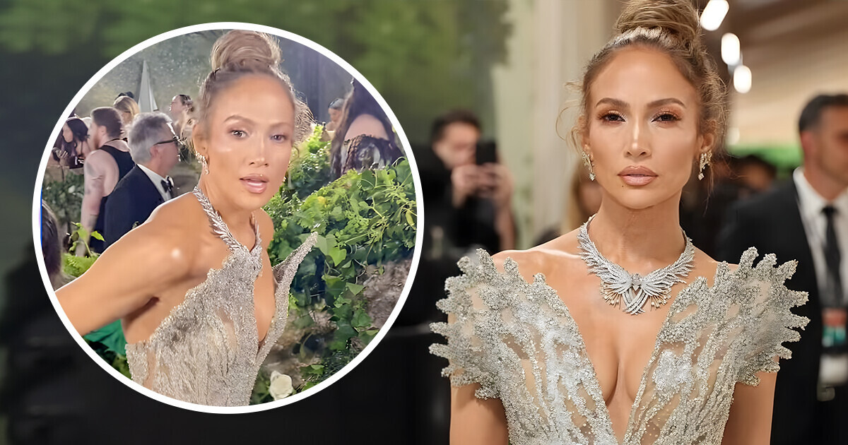jennifer lopez slammed for rude response to a guests question on the red carpet.jpg
